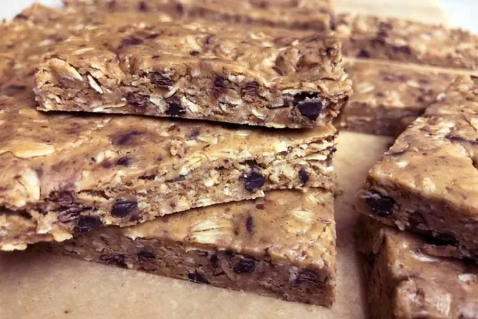 Peanut Butter Protein Bars: Quick and Delicious!